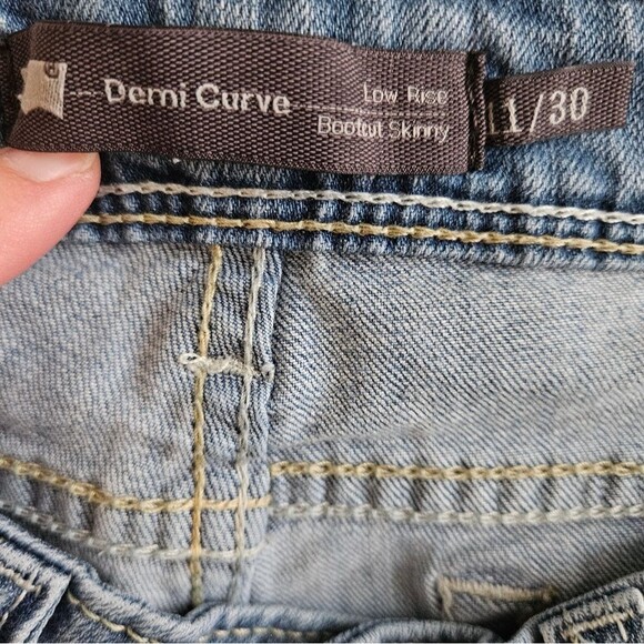 Levi's Jeans Women’s 11/30 (31x31) Demi Curve Low-Rise Bootcut Skinny Blue GUC - Picture 2 of 9